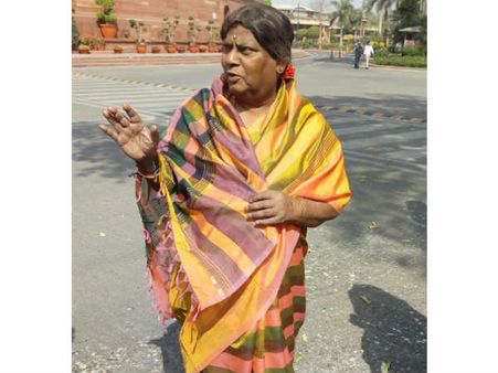 మహిళ వేషధారణలో చిత్తూరు ఎంపీ శివప్రసాద్ వినూత్న నిరసన