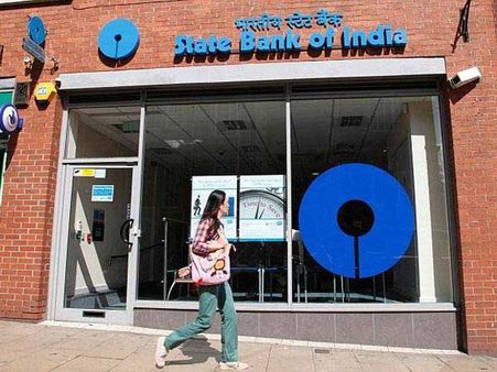 ఖాతాదారులకు ఎస్‌బీఐ గుడ్‌న్యూస్‌.. మినిమమ్‌ బ్యాలెన్స్‌ ఛార్జీల తగ్గింపు!