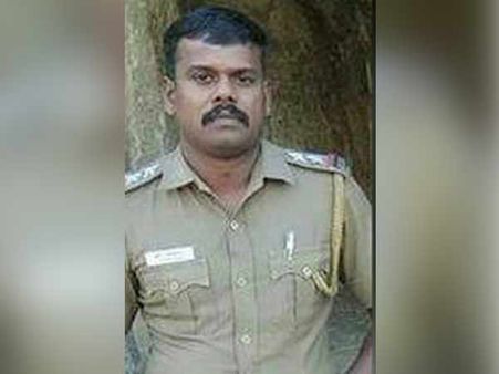 సర్వీస్ రివాల్వర్ తో కాల్చుకుని ఎస్ఐ ఆత్మహత్య: చెన్నైలో ఏం జరుగుతోంది, జయ సమాధి!