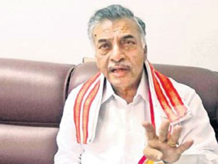 ఎపి ప్రభుత్వంపై మాజీ ఎంపి యార్లగడ్డ సంచలన ఆరోపణలు:రాష్ట్రంలో తెలుగును చంపేస్తోంది