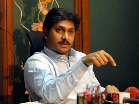 ఎవరా డైరెక్టర్?: వైసీపీ నుంచి టికెట్ పక్కా?, లెక్కలు చక్కబెట్టేస్తున్నారట..