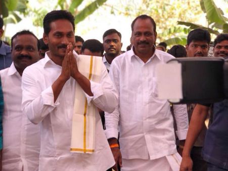 మనవడిపై బాబు: 40మంది పంచాంగకర్తలు కలిసి.. 12 ఏళ్లు అధికారంలో జగన్, లేదంటే గుడ్‌బై!