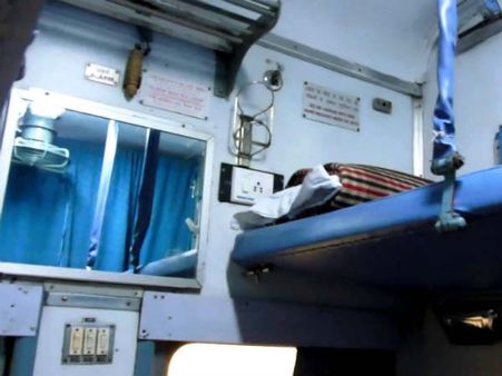 రైల్వే శాఖ కీలక నిర్ణయం: కొన్ని సెక్టార్లలో మార్చనున్న ఏసీ కోచ్‌లు