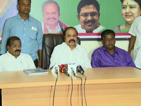 కర్ణాటకలో 20 నియోజక వర్గాల్లో తమిళ తంబీలు పోటీ, మన్నార్ గుడి గ్యాంగ్ డిసైడ్, బీజేపీ !