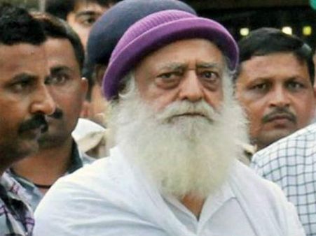 రేప్‌ కేసులో ఆశారాం బాపుకు జీవిత ఖైదు,విచారణాధికారికి బెదిరింపులు