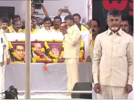 కేంద్రం తీరుకు వ్యతిరేకంగా చంద్రబాబు నిరాహార దీక్ష ప్రారంభం