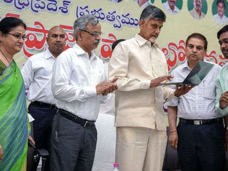 మనిషికి ఆధార్‌...భూమికి భూధార్‌:సిఎం చంద్రబాబు;దేశంలోనే తొలిసారి