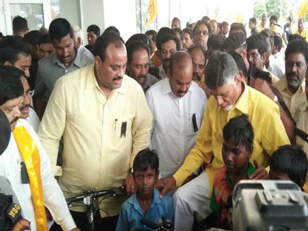 ఎపి ప్రత్యేక హోదా కోసం...సిఎం చంద్రబాబు సైకిల్ ర్యాలీ