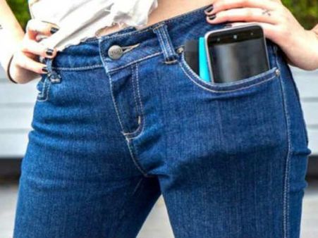 యువతులు మొబైల్స్, జీన్స్ ధరించొద్దు: ఇసీపూర్ గ్రామపంచాయితీ తీర్మానం