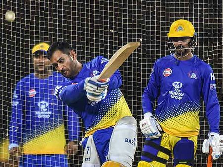 ఐపీఎల్ కు కావేరీ సెగ: 4 వేల మంది పోలీసులు, నలుపు రంగు షర్టులు, టియర్ గ్యాస్ !