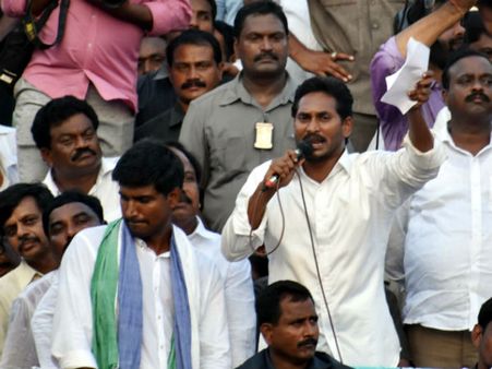 ఎన్నికల టైంలో రూ.3వేలు ఇస్తే 5వేలు అడగండి: జగన్, పవన్ కళ్యాణ్‌పై సెటైర్