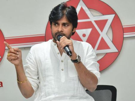 పవన్ తాజా ట్వీట్లు:తిట్ల మీదే టిడిపి నమ్మకం...ఆర్కేది తల్లి-చెల్లిని తిట్టే విభాగం