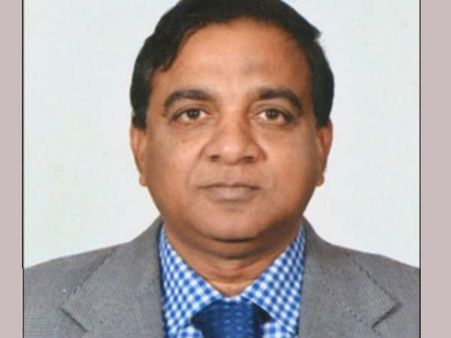 మక్కా మసీదు పేలుళ్లపై తీర్పు: ట్విస్ట్, కోర్టుకు హాజరైన జడ్జి, రాజీనామా ఆమోదించలేదు