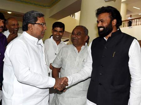 సీఎం సిద్దరామ్య, బళ్లారి ఎంపీ శ్రీరాములు బిగ్ ఫైట్: బాదామిలో గాలి జనార్దన్ రెడ్డి ఎంట్రీ !