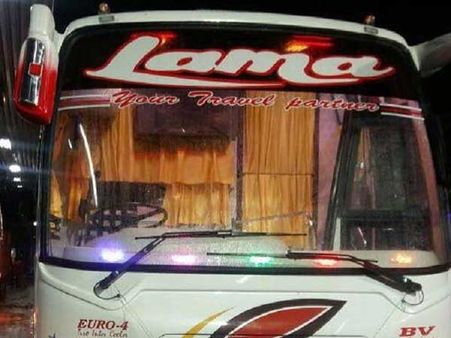 బస్సులో 42 మంది: బెంగళూరులో పోలీసుల గెటప్ లో సినిమా స్టైల్ ప్రైవేట్ బస్సు హైజాక్!