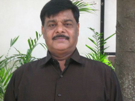 కర్నాటక ఎన్నికలు: కాంగ్రెస్‌కు ఐటీ షాక్, మంత్రి నివాసంలో సోదాలు