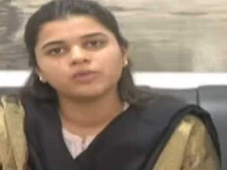 అఖిలప్రియను తాకాలంటే, తెగిందన్నావుగా: ఏవీ సుబ్బారెడ్డికి మౌనిక గట్టి వార్నింగ్