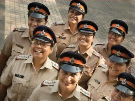 సోషల్ మీడియా ద్వారా రక్షణ: ముంబైలో 8 మహిళా అధికారుల నియామకం