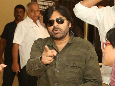 ‘మీ ఇంట్లోని వారికి ఆ వీడియో చూపండి’ ఆ రెండు ఛానెళ్లపై తీవ్రంగా స్పందించిన పవన్