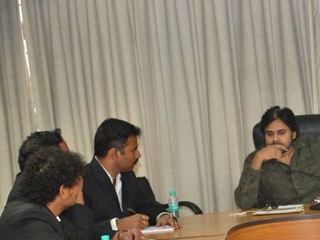 ప్రతీ ఛానెల్ ఒక మాఫియాలా?, నాకు ఇద్దరు కూతుళ్లు.. భయంగా ఉంది: పవన్ కల్యాణ్