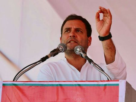 కాంగ్రెస్ ర్యాలీలో వందేమాతరం గీతం: సగంలో ఆపేసిన రాహుల్ గాంధీ, ప్రధాని, (వీడియో)