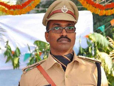 కేంద్ర సర్వీస్‌కు వెళుతున్న ఐపీఎస్ అధికారి ఆకే రవికృష్ణ