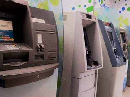 ఎటీఎంలలో నగదు కొరత: తెలంగాణ, ఏపీ సహా.. శుభవార్త చెప్పిన ఎస్బీఐ చైర్మన్