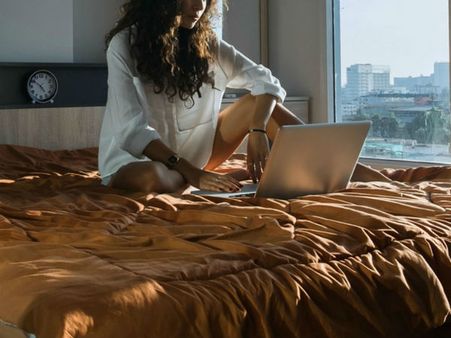 'పోర్న్' చూడమని భర్త వేధింపులు.. నగ్న చిత్రాలు లీక్ చేస్తానని బ్లాక్‌మెయిల్