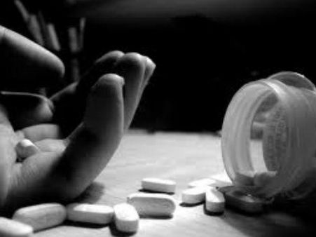 అక్క పిలుస్తోందని ఆత్మహత్య, ఎక్కడంటే?