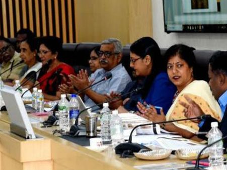 సెక్స్‌వర్కర్లుగా మారుతుంది అందుకే!...భూమి ఇవ్వండి:స్వచ్చంద సంస్థల సూచన