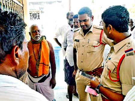 దేవుళ్లనే దోచుకున్నదొంగ భక్తుడు:వీడు మామూలోడు కాదు!