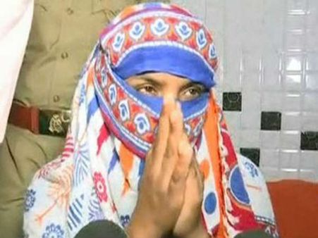 ముందు అరెస్ట్ చేయండి, లేదంటే మా బాబాయిని కూడా చంపుతారు: ఉనావ్ రేప్ బాధితురాలు