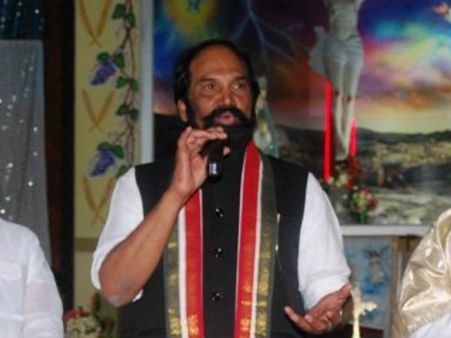 ఆ హమీని కెసిఆర్ నెరవేర్చలేదు, దళిత ఎమ్మెల్యే సభ్యత్వాన్ని రద్దు చేయించారు: ఉత్తమ్