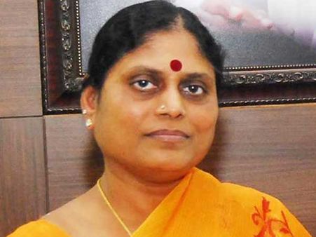 వైసిపి ఎంపీలను పరామర్శించేందుకు...ఢిల్లీకి వెళ్లనున్న వైఎస్ విజయమ్మ