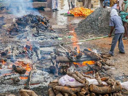 అంత్యక్రియలయ్యాక ఇంటికొచ్చింది: చనిపోయిందెవరు,, ఏమైందంటే?