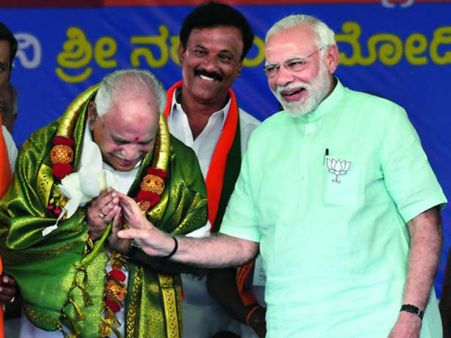 మోడీ తరహలోనే యడ్యూరప్ప: విధానసభ వద్ద భావోద్వేగం, ప్రమాణం