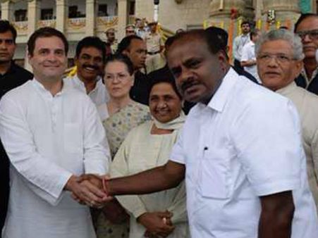 చెప్పినట్లే మోడీ గుర్రాన్ని కట్టేశా: కుమారస్వామి, సర్దుకుపోండి.. మన అవసరం: సోనియాగాంధీ