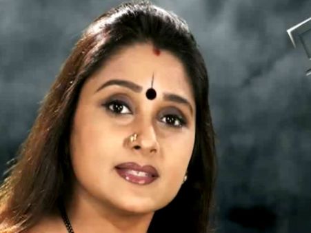 షాక్: ఆంధ్రప్రదేశ్, తెలంగాణ సీఎంలను కౌరవులతో పోల్చిన నటి, బీజేపీ లేడీ లీడర్, టార్గెట్ !