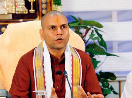 నన్ను శిక్షించండి...శ్రీవారి ఆస్తులు కాపాడండి:ఈవో స్పందనకి రమణ దీక్షితుల ప్రతిస్పందన