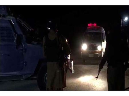 బలూచిస్తాన్ లో పేలుళ్లు: ఉగ్రవాదులకు, భద్రతా దళాలకు మధ్య కాల్పులు