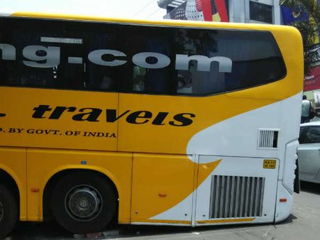 తాజ్ క్రిష్ట ద‌గ్గ‌ర ట్రాఫిక్ స‌మ‌స్య‌.. మొరాయించిన క‌ర్ణాట‌క‌ ఎమ్మెల్యేల బ‌స్సు