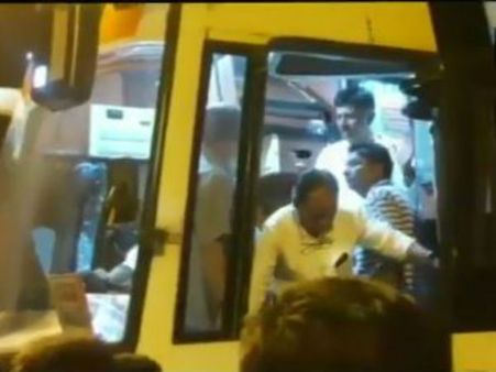 హైదరాబాద్‌కు మారిన కర్ణాటక రాజకీయం: ప్రముఖ హోటళ్లకు కాంగ్రెస్, జేడీఎస్ ఎమ్మెల్యేలు