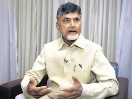 రాజకీయ లబ్ధి కోసమే కేంద్రం పాకులాట: కర్ణాటక పరిణామాలపై చంద్రబాబు విమర్శలు