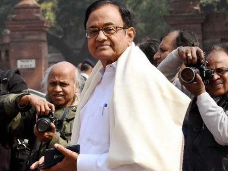 టీవీల్లో 'లైవ్' వీక్షించే ప్రతీ పౌరుడు ప్రొటెం స్పీకరే: కర్ణాటక పరిణామాలపై చిదంబరం