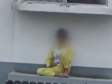 తండ్రి మీద అలిగి ఎంత పనిచేశాడంటే: చూస్తే గుండెలదిరిపోవాల్సిందే.. (వీడియో)