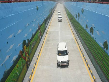 మంత్రి కేటీఆర్ కాన్వాయ్‌లో ప్రమాదం: ఒకరికి గాయాలు