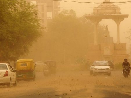 రాజస్థాన్‌లో ఇసుక తుఫాను బీభత్సం, 22 మంది మృతి: ఢిల్లీలోను గాలి దుమారం