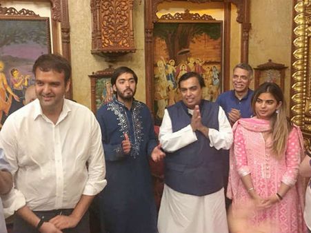 ఘనంగా ఈశా అంబానీ-ఆనంద్ నిశ్చితార్థం, నీతా నృత్యం ప్రత్యేకం, ప్రముఖుల హాజరు