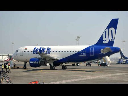 సెకండ్ల వ్యవధిలో తప్పిన ప్రమాదం, ఒకే రన్ వేలో రెండు విమానాలు