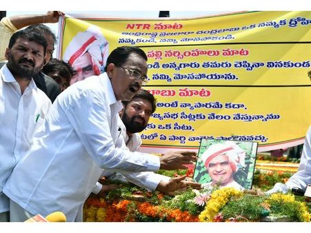 జెండా దొంగిలించి, నన్ను బహిష్కరిస్తావా: అన్నా క్షమించంటూ మోత్కుపల్లి కంటతడి, బాబు సీరియస్